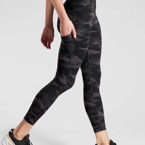Athleta Ultimate Stash Pocket 7/8 Tight- black camo